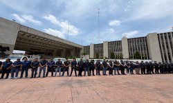 ALE ROJO DE LA VEGA ENCABEZA OPERATIVO PARA LIBERAR BANQUETAS EN LA COLONIA CENTRO