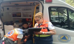 PROTECCION CIVIL CUAUHTEMOC ATIENDE A MOTOCICLISTA TRAS DERRAPE EN HIPODROMO CONDESA